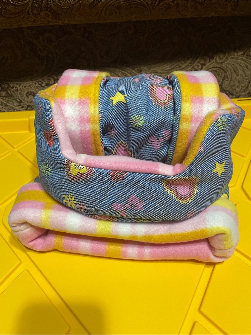 Small pet play and sleep cuddle cup